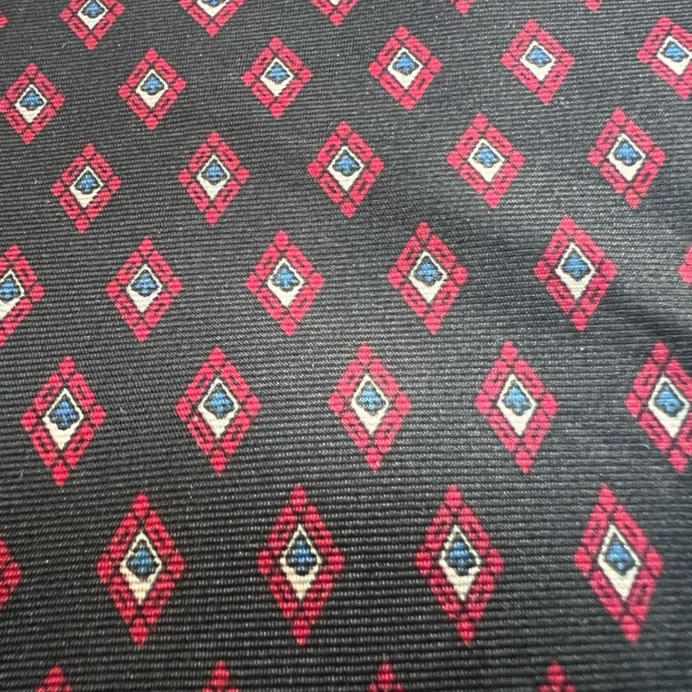 Bert Pulitzer 100% Silk Made in USA Black and Red Geometric Print Men’s Tie - Picture 5 of 5
